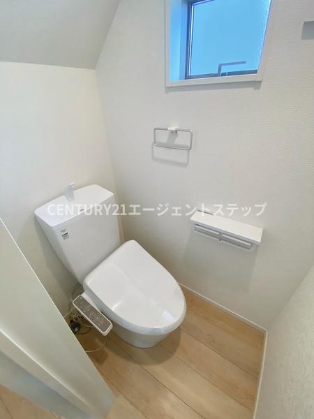 　トイレ　明るく清潔なトイレです