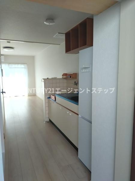 オクトワール宮崎西弐番館 キッチン キッチンが廊下に沿って配置されています オクトワール宮崎西弐番館 キッチン キッチンが廊下に沿って配置されています