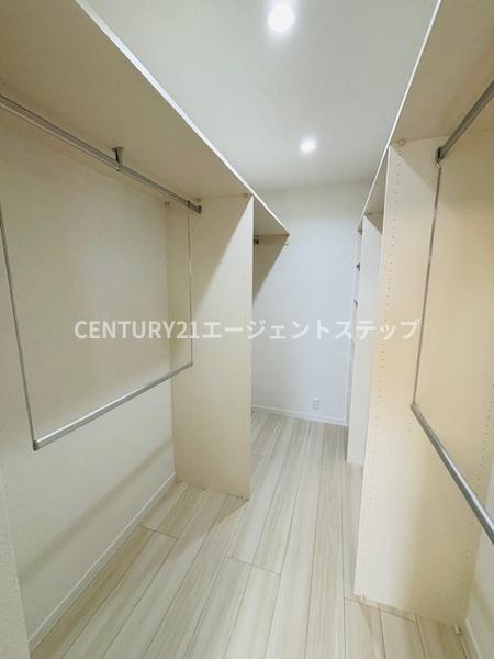 　収納　広々としたクローゼット空間です