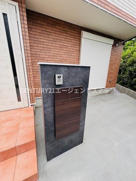　その他　門柱が玄関まわりを演出します