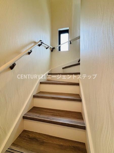 　その他　階段が明るい仕上がりです