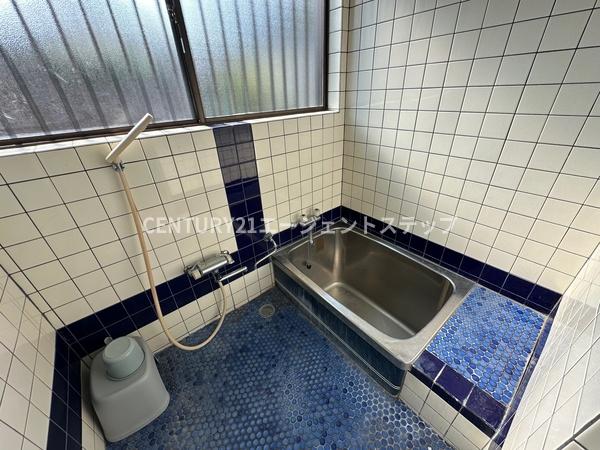 　バス　タイルが印象的なバスです