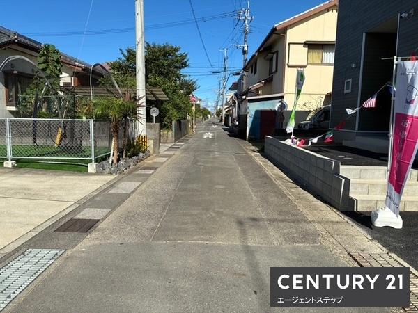 　前面道路含む現地写真　前面道路含む現地写真です