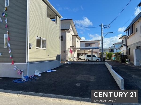 　駐車場　駐車場スペースが広めです
