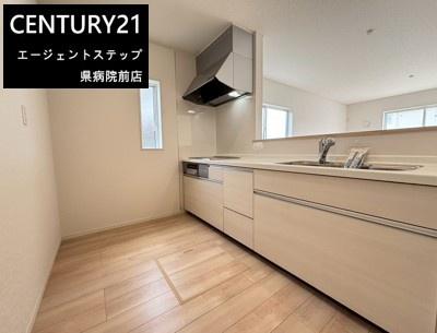 　キッチン　キッチンは明るく開放的です