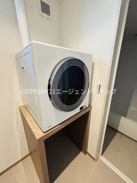 　洗面台・洗面所　洗面台・洗面所に棚付きです