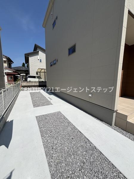 　駐車場　開放感のある駐車場です
