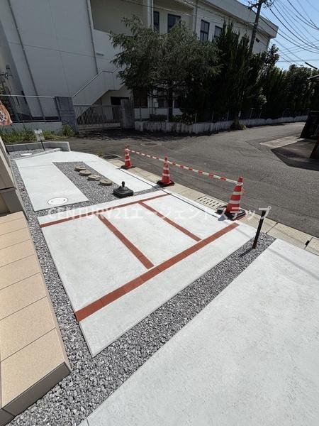 　駐車場　駐車場の区画が明確です