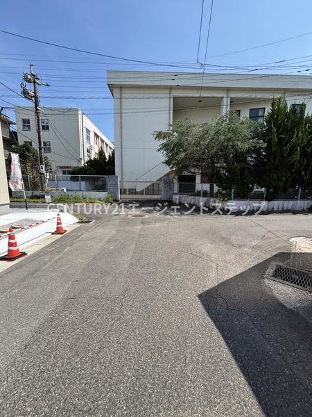 　前面道路含む現地写真　前面道路の広さが分かります