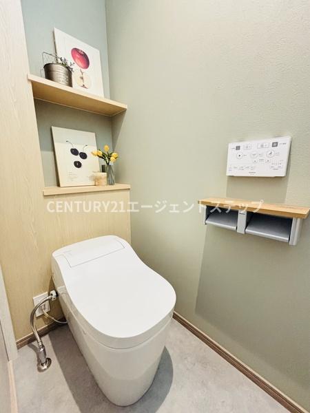 　トイレ　トイレには収納棚が便利です