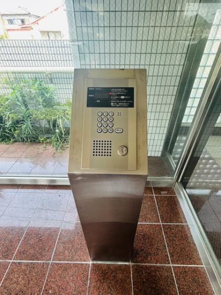 　エントランス　エントランス設備が見えます
