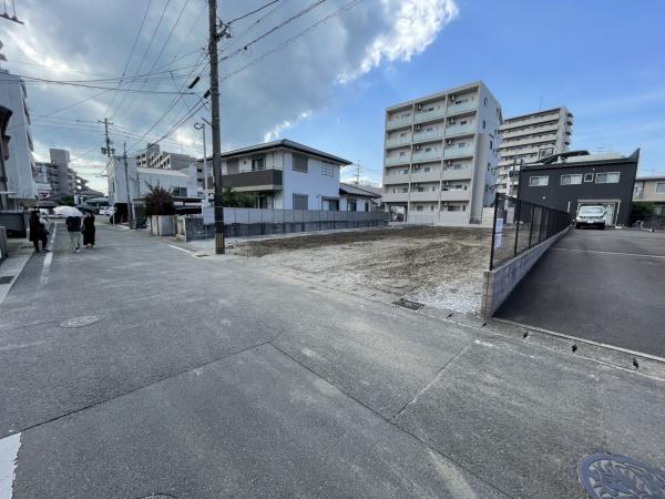 　前面道路含む現地写真　
