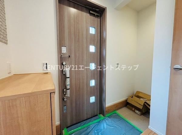 　玄関　玄関扉のデザインが魅力です