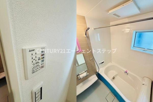 　バス　バスルームに明るさあり