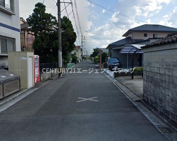 　前面道路含む現地写真　前面道路が広めの現地写真です
