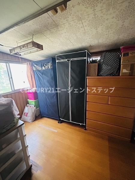 　洋室　洋室は収納も充実しています