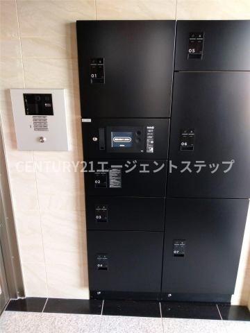 Village　エントランス　オートロック、宅配ボックス