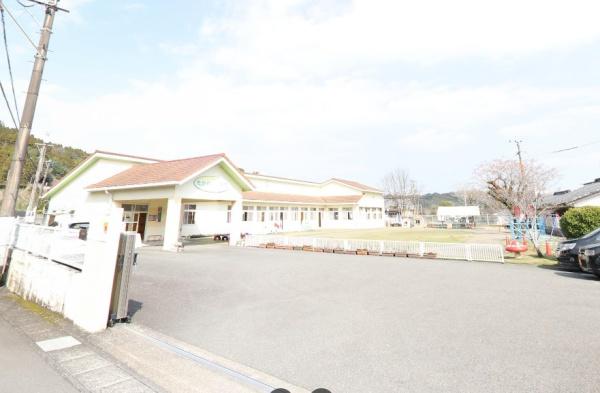 　高岡幼稚園（幼稚園・保育園）／461m　