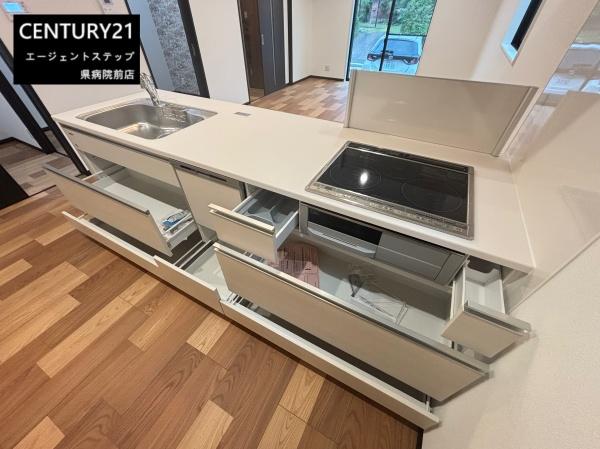 　キッチン　キッチン収納が充実しています