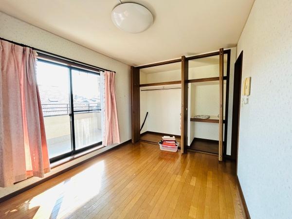 　洋室　収納豊富な洋室です