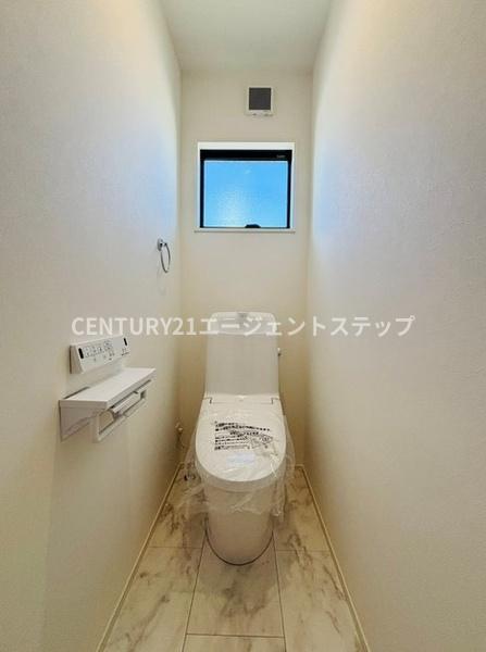 　トイレ　明るいトイレ空間です