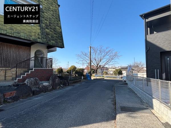 　前面道路含む現地写真　前面道路の様子を確認できます