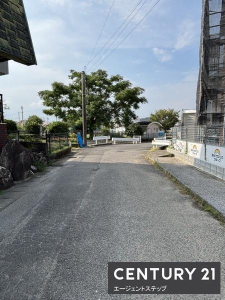 　前面道路含む現地写真　前面道路含む現地写真です