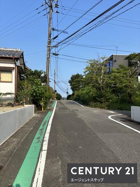 　前面道路含む現地写真　前面道路がゆとりある現地写真です