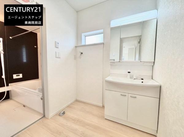 　洗面台・洗面所　洗面台・洗面所が明るい空間です