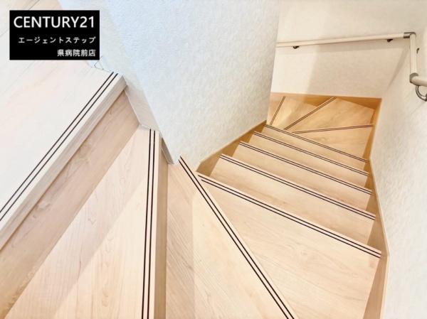 　その他内観　階段は明るい色合いです