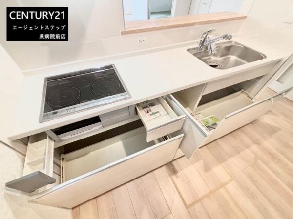 　キッチン　キッチンの収納が充実しています