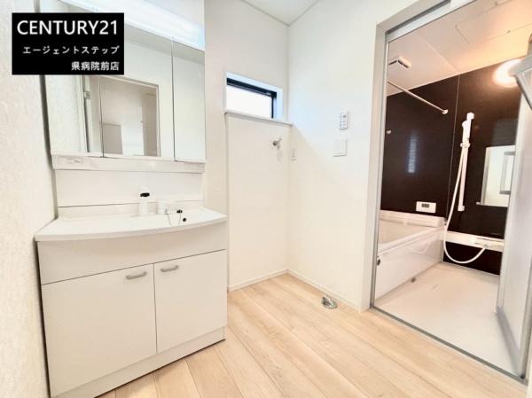 　洗面台・洗面所　洗面台・洗面所が広く使えます