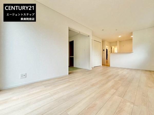 　リビング　リビングの広がりが魅力です