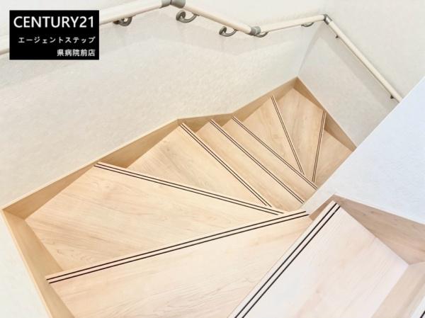 　その他内観　安全性に配慮した階段です