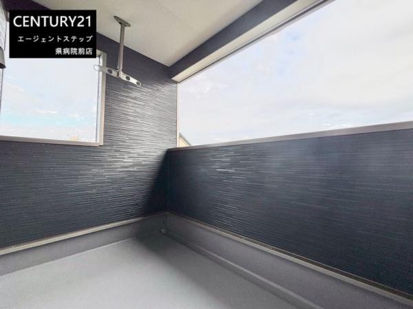 　バルコニー　バルコニーの開放感が印象的です