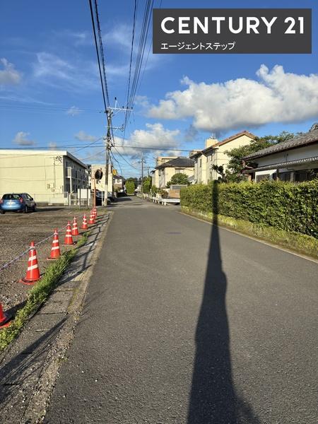 　前面道路含む現地写真　前面道路の現地写真です