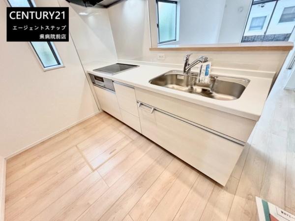 　キッチン　キッチンの清潔感が際立ちます