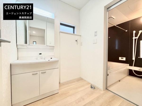 　洗面台・洗面所　洗面台・洗面所が明るいです