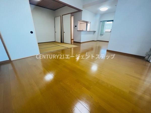 サーパス青葉町　リビング　リビングの開放感が魅力です