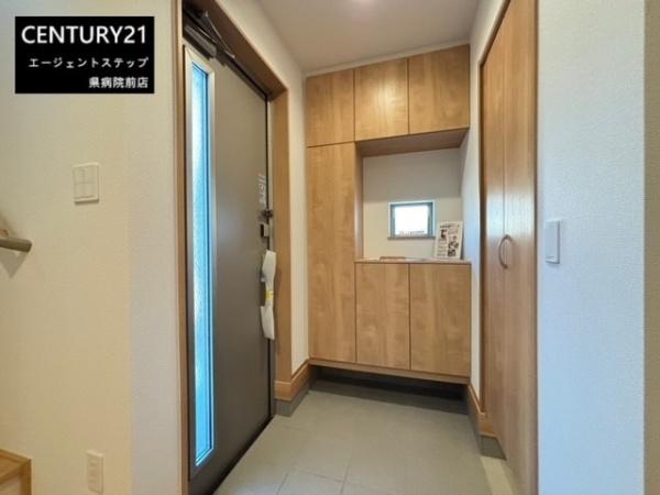 　玄関　収納が充実した玄関です