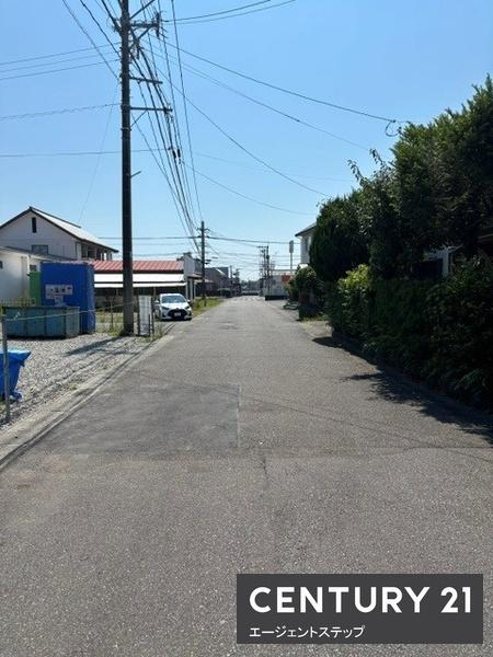 　前面道路含む現地写真　前面道路の現地写真です