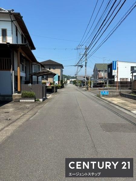 　前面道路含む現地写真　前面道路の現地写真です