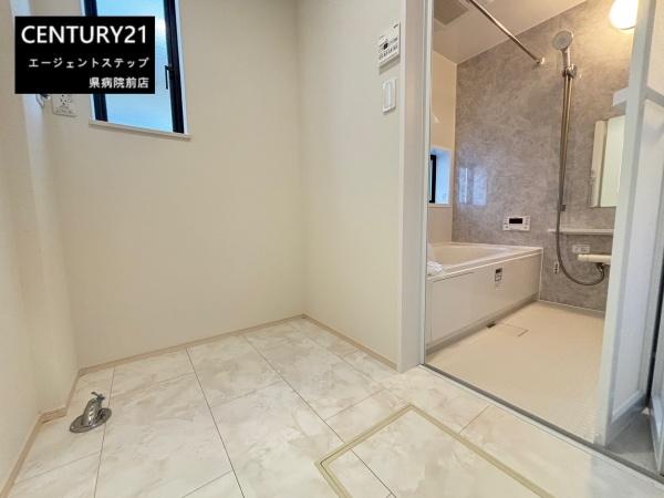 　洗面台・洗面所　洗面台・洗面所が広々としています