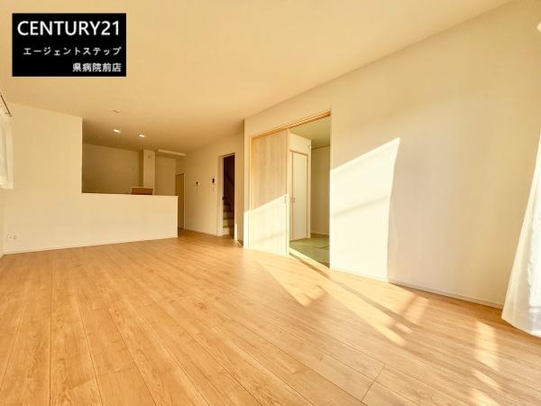 　リビング　明るさが魅力のリビングです