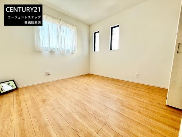 　寝室　自然光が心地よい寝室です