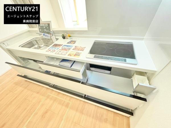 　キッチン　収納力のあるキッチンです