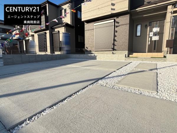 　駐車場　駐車場は使いやすい印象です