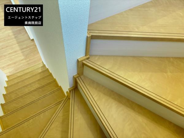 　その他内観　階段が明るい印象です