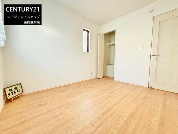 　子供部屋　子供部屋にぴったりの明るい空間です