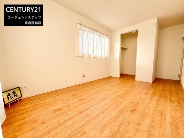 　洋室　洋室は7.5帖の広さです